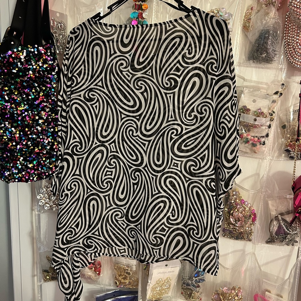 Black & White Swirl Tunic Top - Women's Lightweight Tunic